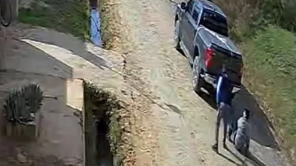 hombre-arrastra-delincuente-zarate
